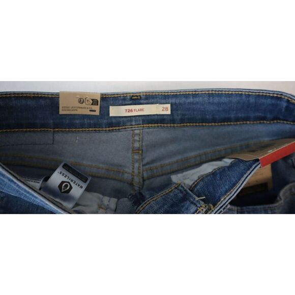 Levi's Women's Sz 6 Medium W28 L32 Blue 726 High Rise Flare Split-Hem Jeans - Picture 3 of 9